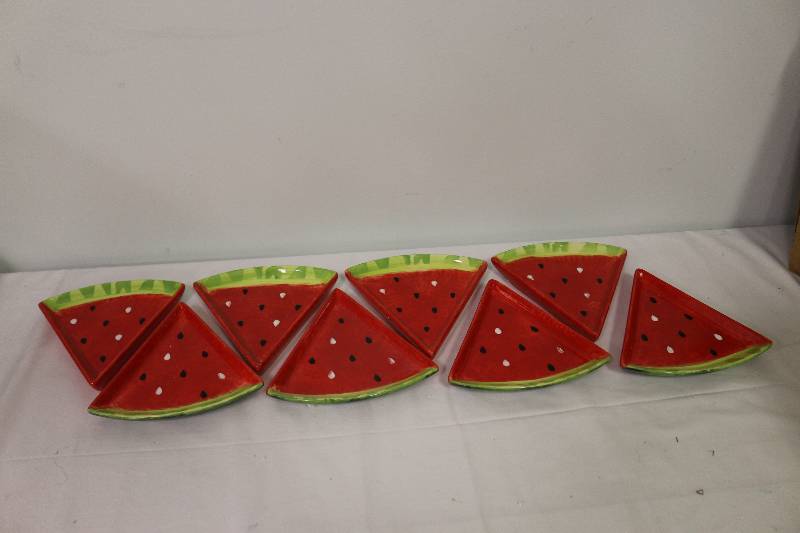 lot 6822 image: 8 Watermelon Plates 7 x 7