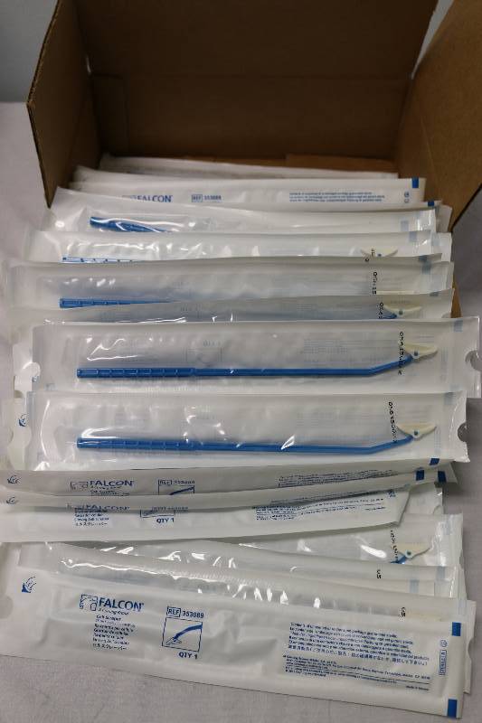 lot 6867 image: Falcon Brand Cell Scrapers - Sterile