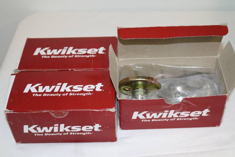 lot 6868 image: 3 Kwikset Dummy Locks Satin Chrome
