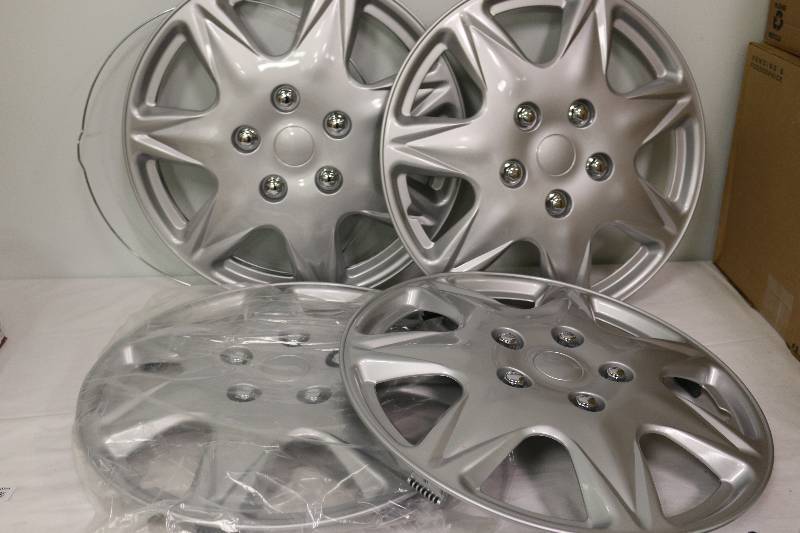 lot 6869 image: Wheel Hubcaps - New 18