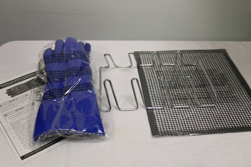 lot 6878 image: New Rib Rack, Gloves and Mat