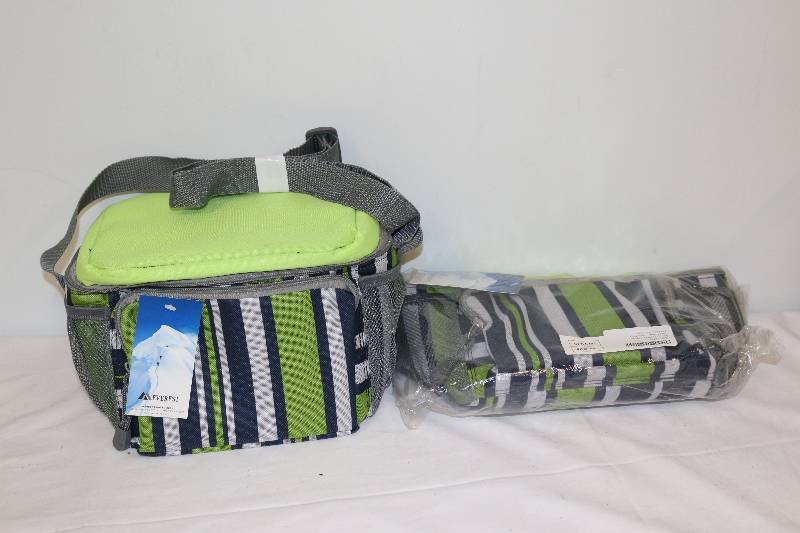 lot 6881 image: 2 Brand New Everest Lunch Bags - Insulated