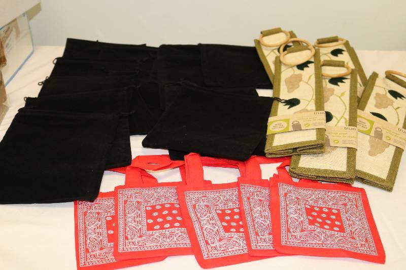 lot 6895 image: 23 Bags Wine Jewelry Kid