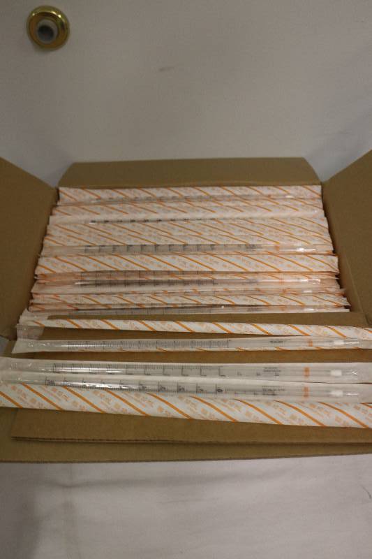 lot 6897 image: 400 - Serological Disposable Pipettes - 10ML