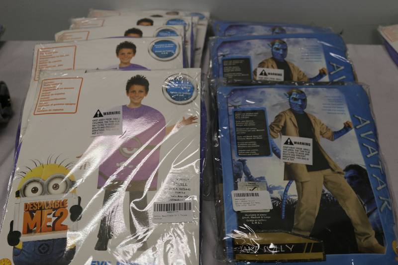 lot 6926 image: 10 Halloween Costumes - NEW