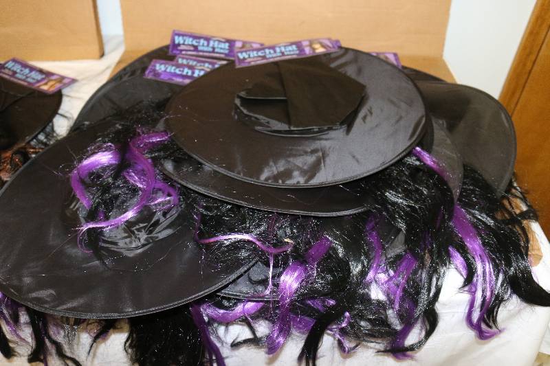 lot 6928 image: 12 Halloween Witch Hats - Black and Purple