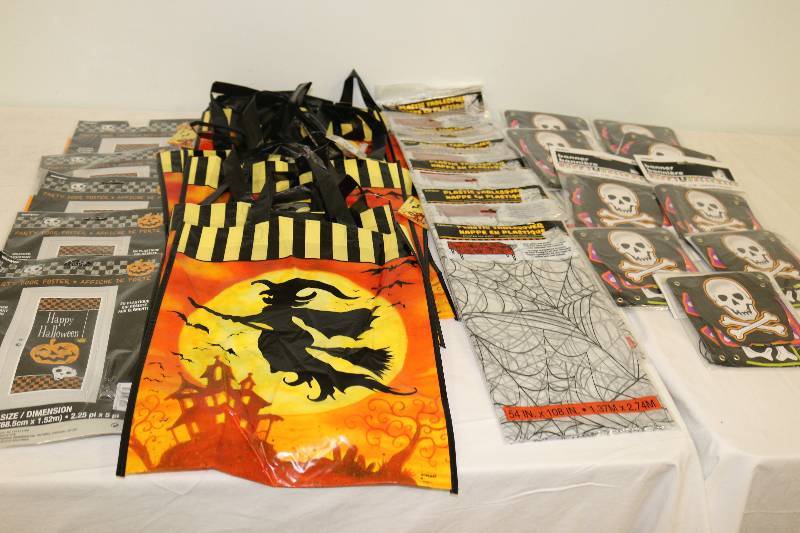 lot 6937 image: Halloween Decor LOT