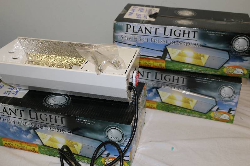 lot 6396 image: 4 Plant Lights - Grow Lights New
