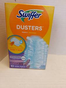 lot 40679 image: Swiffer Dusters Multi-Surface Refills Febreze Lavender Scent 10 Ct