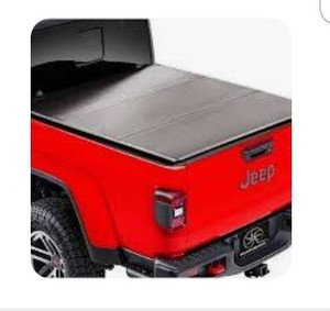 lot 43610 image: SHARCAR USA HARD TRI-FOLD TRUCK BED TONNEAU COVER  FITS 2020-2023 JEEP GLADIATOR 560.3 BED