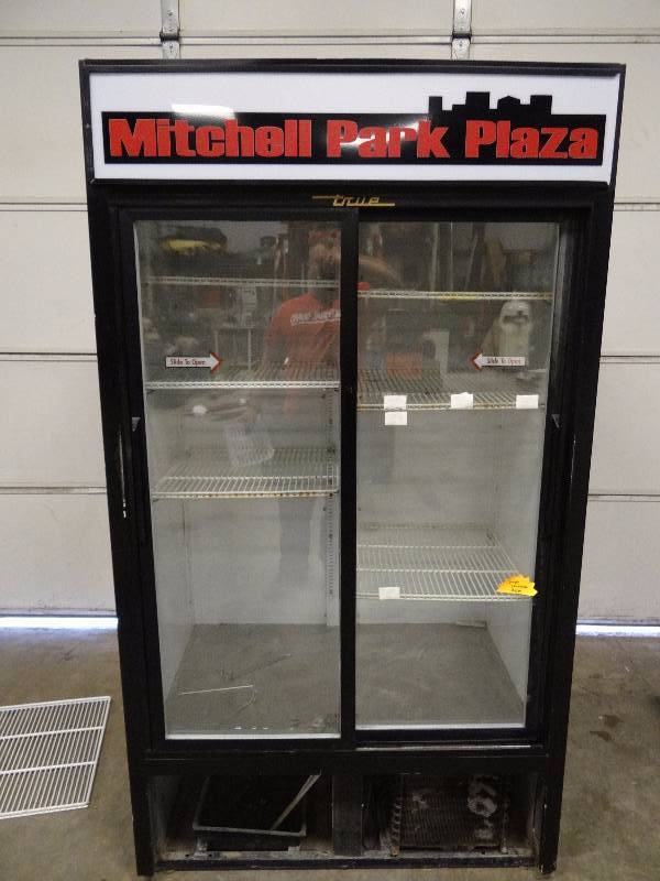 lot 374 image: True Double Sliding Glass Door Drink Cooler