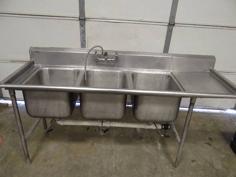 lot 376 image: Advanced 3 Bay Stainless Sink With Single Side Drain