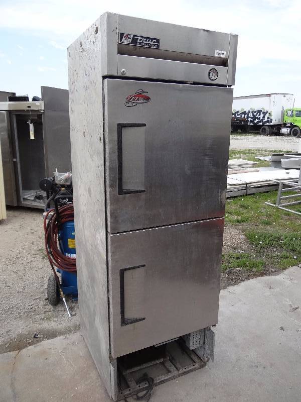 lot 599 image: True (2) Door Upright Reach-In Cooler