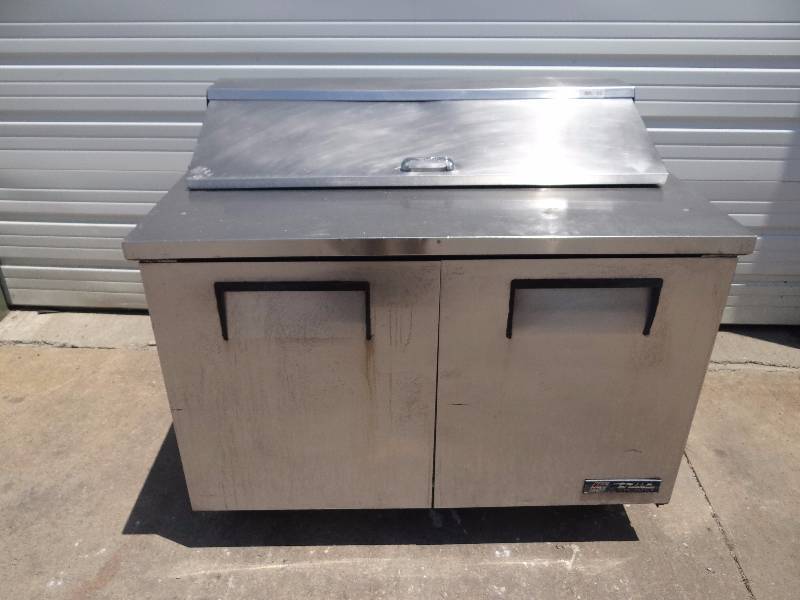 lot 606 image: True 48 SandwichSalad Prep Station