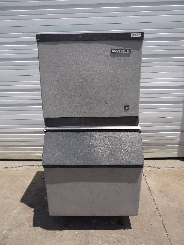 lot 609 image: Scotsman CM3 500 Lb. Water Cooled Ice Machine On Composite Bin