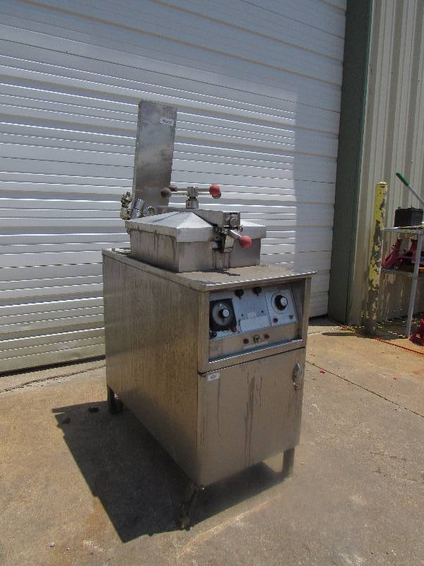 lot 611 image: Henny Penny Pressure Fryer