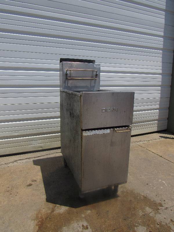 lot 616 image: Dean 45 Lb. Stainless Fryer