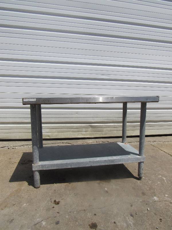 lot 623 image: 36 X 24 Stainless Top Equipment Table