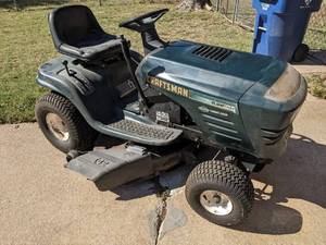 lot 850 image: Craftsman 42 6 Speed Riding Mower  Ran And Worked Great When Parked
