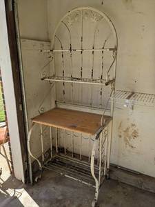 lot 852 image: Bakers Rack