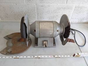 lot 865 image: Bench Grinder & Wire Wheel  Doesnt Turn On
