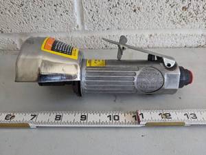 lot 867 image: Central Pneumatic 3 Air Cutter