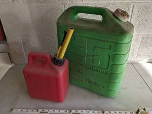 lot 878 image: 1 Gal. Gas Can  5 Gal. Container