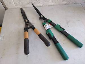 lot 904 image: (2) Hedge Shears