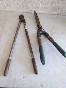 lot 905 image: Hedge Shears  Clippers