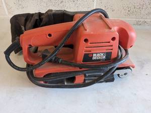 lot 907 image: B&D Belt Sander
