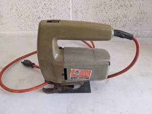 lot 910 image: B&D Jig Saw
