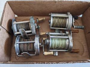 lot 915 image: (4) Vintage Fishing Reels