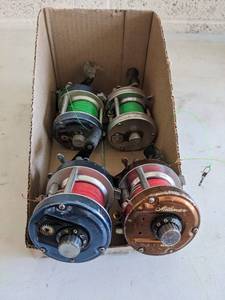 lot 916 image: (4) Fishing Reels