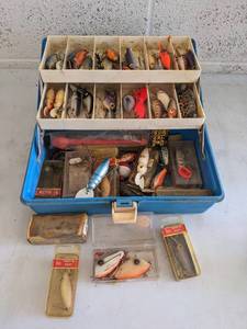 lot 922 image: Tackle Box Filled With Lures  See Pics