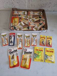 lot 929 image: New Fishing Lures  See Pics