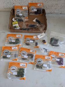 lot 930 image: New Fishing Lures  See Pics