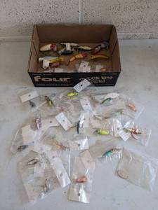 lot 931 image: NewUsed Fishing Lures  See Pics