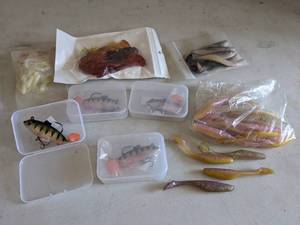 lot 939 image: New Fishing Lures  See Pics