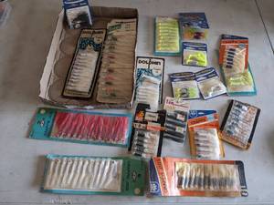 lot 941 image: New Fishing Lures  See Pics