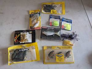 lot 942 image: New Fishing Lures  See Pics