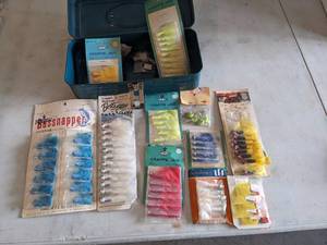 lot 946 image: New Fishing Lures In Metal Tackle Box  See Pics