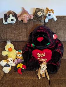 lot 558 image: Stuffed Animals.