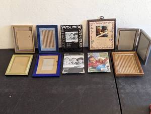 lot 560 image: Picture Frames.