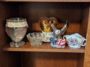 lot 562 image: Home Decor