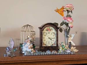 lot 564 image: Bird Cage Musical Box, Clock and Decor.