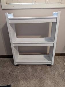 lot 582 image: Plastic Bookshelf.