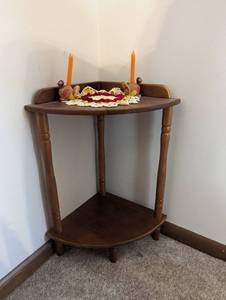 lot 591 image: Vintage Wood Corner Stand.