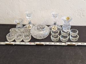 lot 604 image: Clear Glassware.