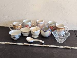 lot 610 image: Mugs.