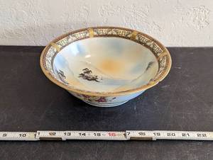 lot 612 image: Vintage Hand Painted Nippon Bowl.